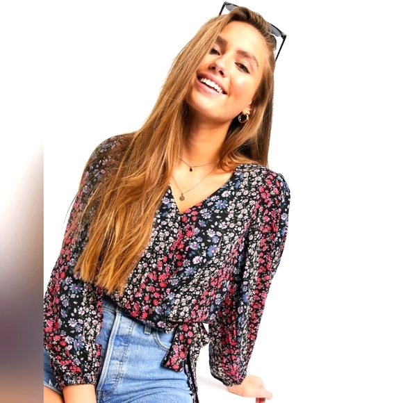 American Eagle Outfitters Tops - American Eagle Crop Top Floral Print Long balloon Sleeve Boho Top Size M NWT